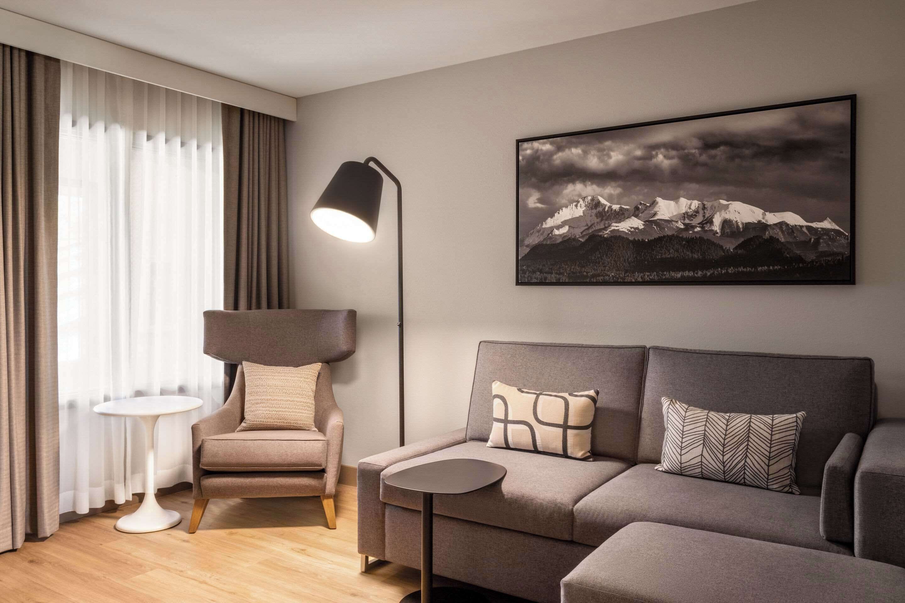 premium bedding, pillow-top beds, in-room safe, desk