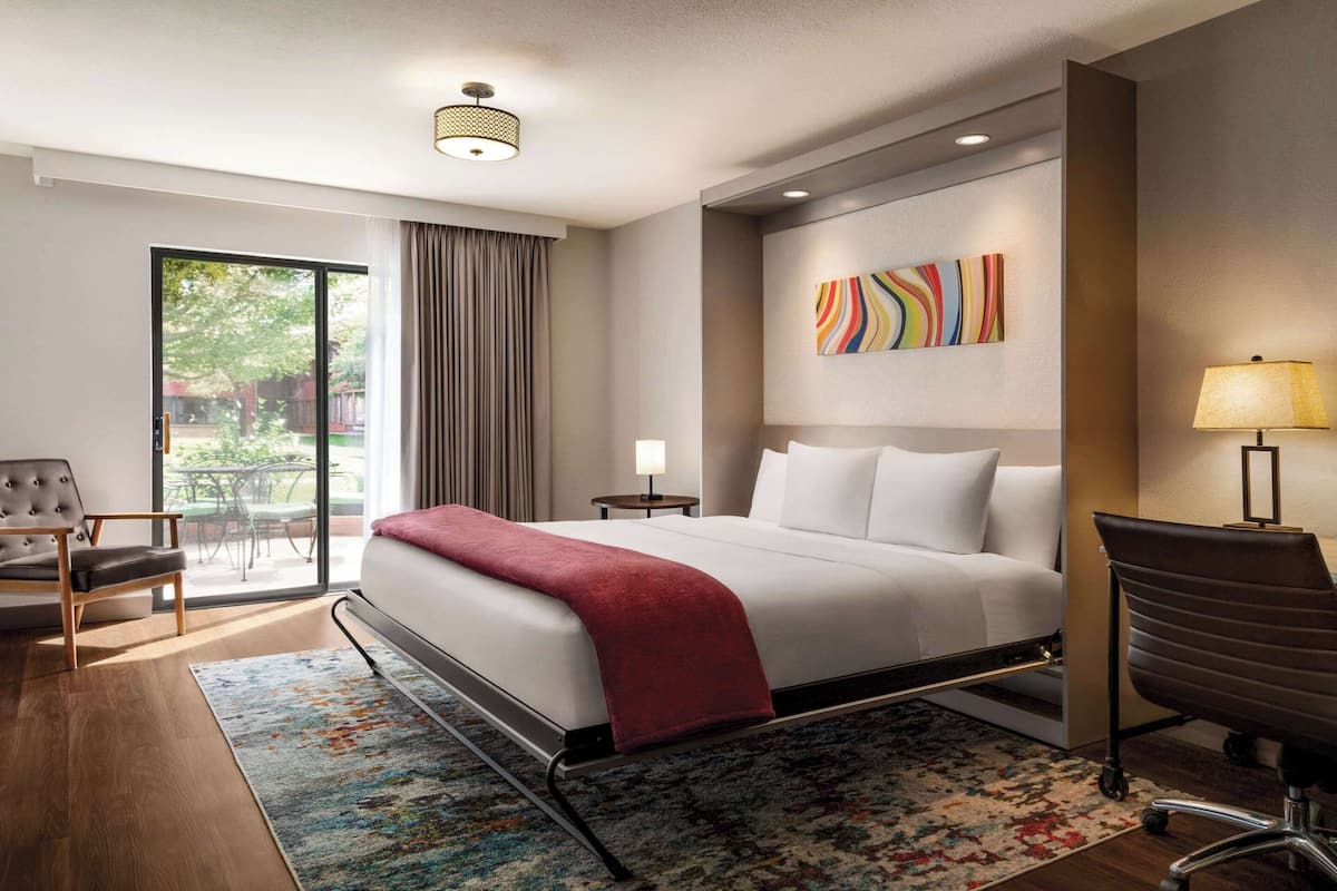 suite, 1 king bed, non smoking | premium bedding, pillow-top beds, in-room safe, desk