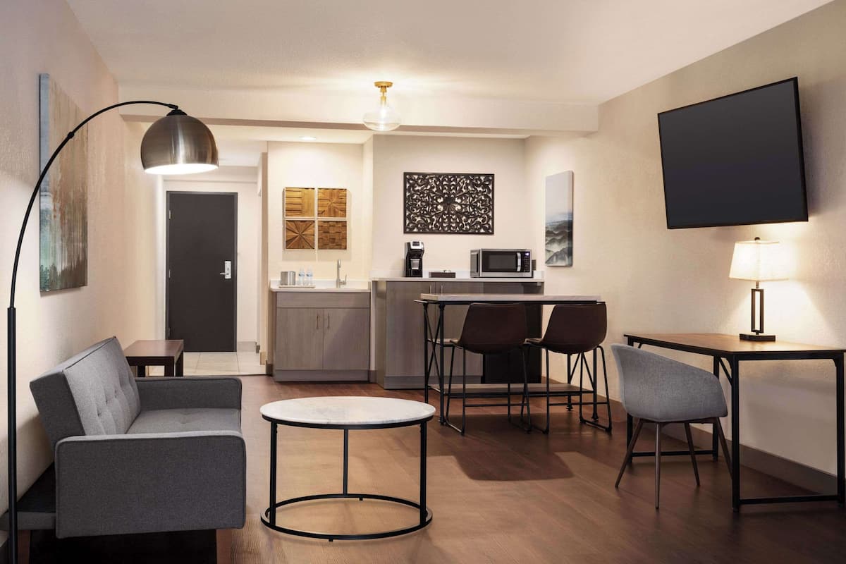 suite, 2 queen beds, non smoking | premium bedding, pillow-top beds, in-room safe, desk