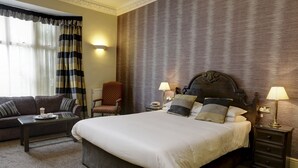 Desk, iron/ironing board (on request), cribs (surcharge) - Westley Hotel (Birmingham)