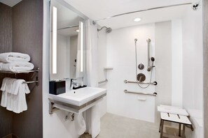 Duş/küvet kombinasyonu, çevre dostu banyo/kozmetik ürünleri 