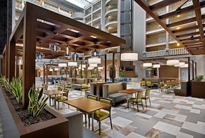 Lobby - Embassy Suites by Hilton Orlando International Dr Conv Ctr (Orlando)