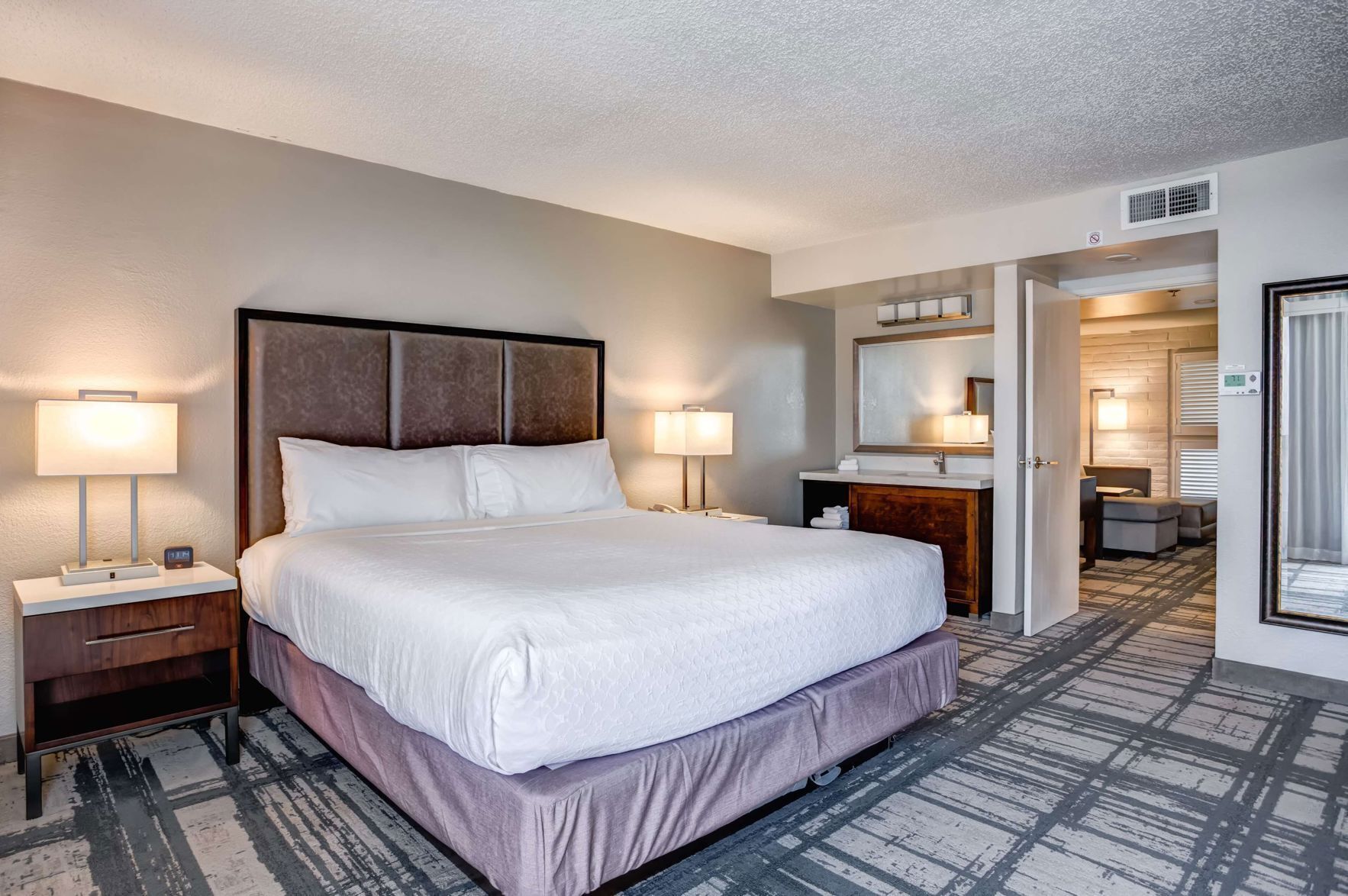 Premium bedding, in-room safe, desk, iron/ironing board