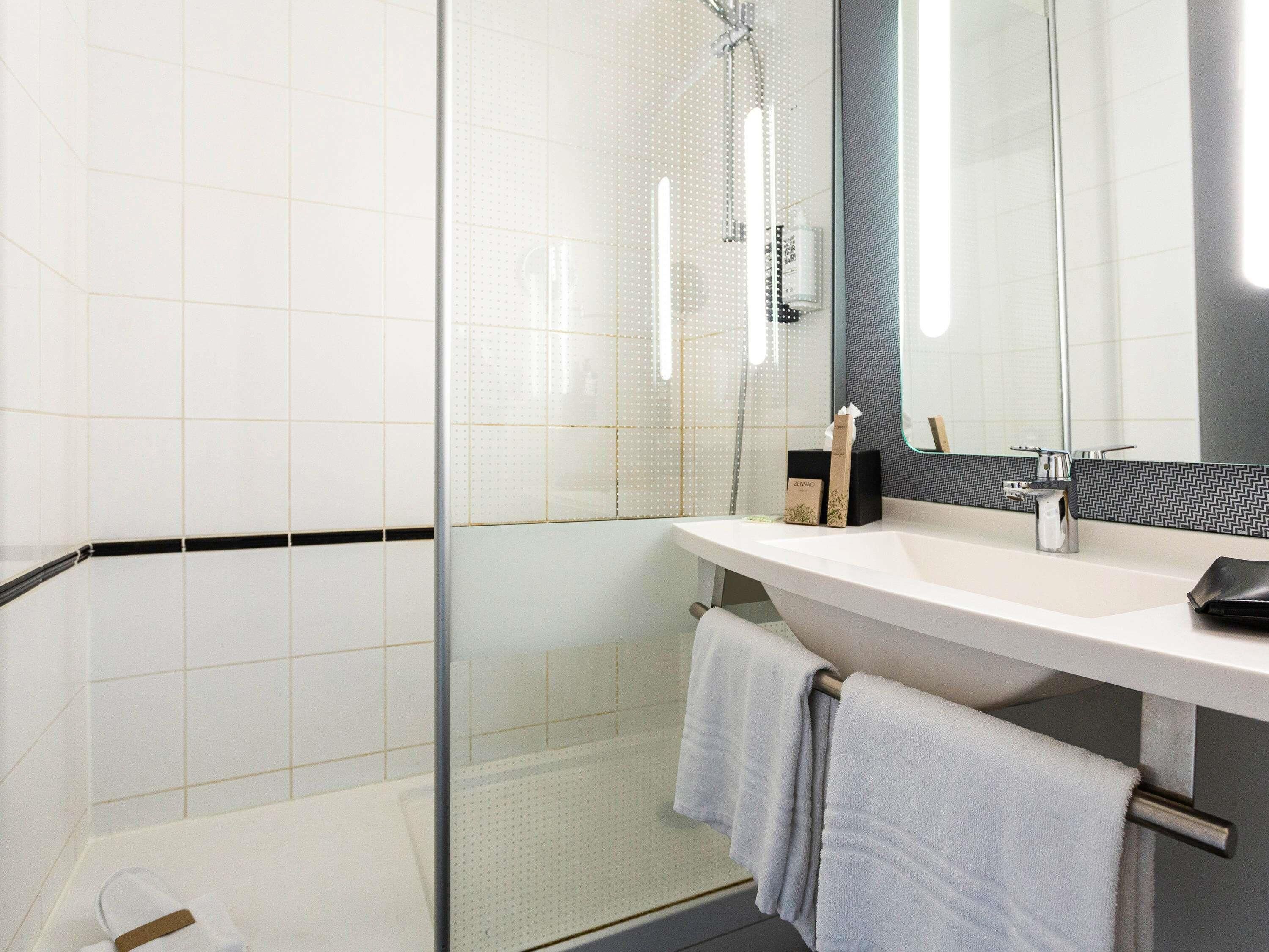 1 chambre, literie de qualité, lit avec matelas à plateau-coussin