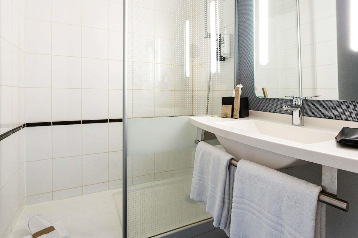 1 chambre, literie de qualité, lit avec matelas à plateau-coussin