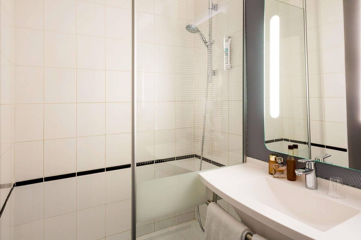 Standardværelse - 1 dobbeltseng | 1 soveværelse, premium-sengetøj, senge med topmadrasser, skrivebord