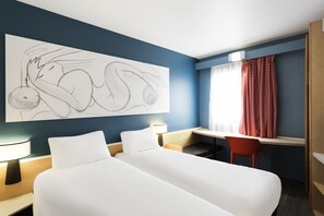 1 chambre, literie de qualité supérieure, surmatelas, bureau