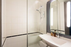 Amenidades de baño ecológicas, secadora de cabello, toallas 