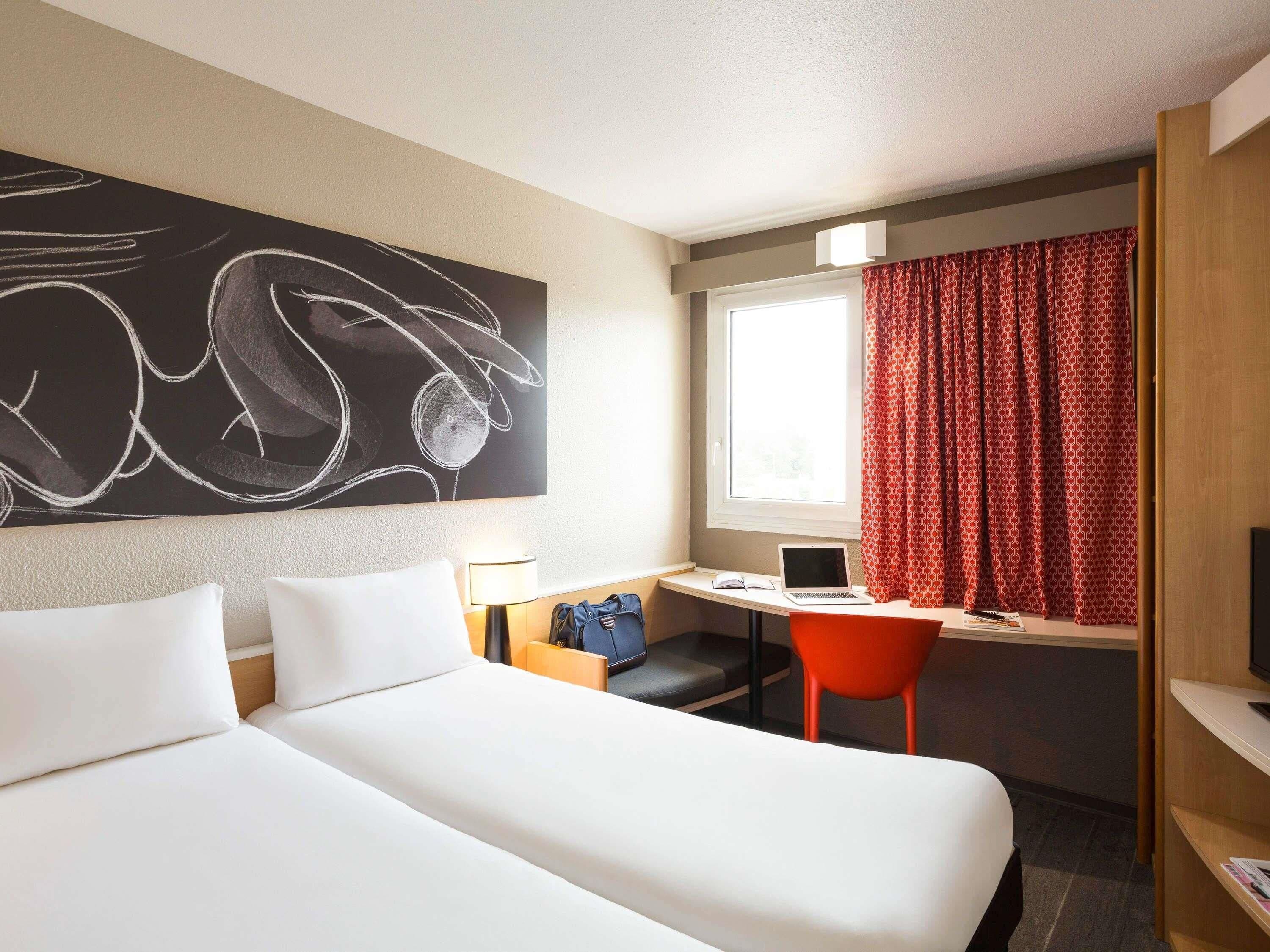1 bedroom, premium bedding, pillow-top beds, desk