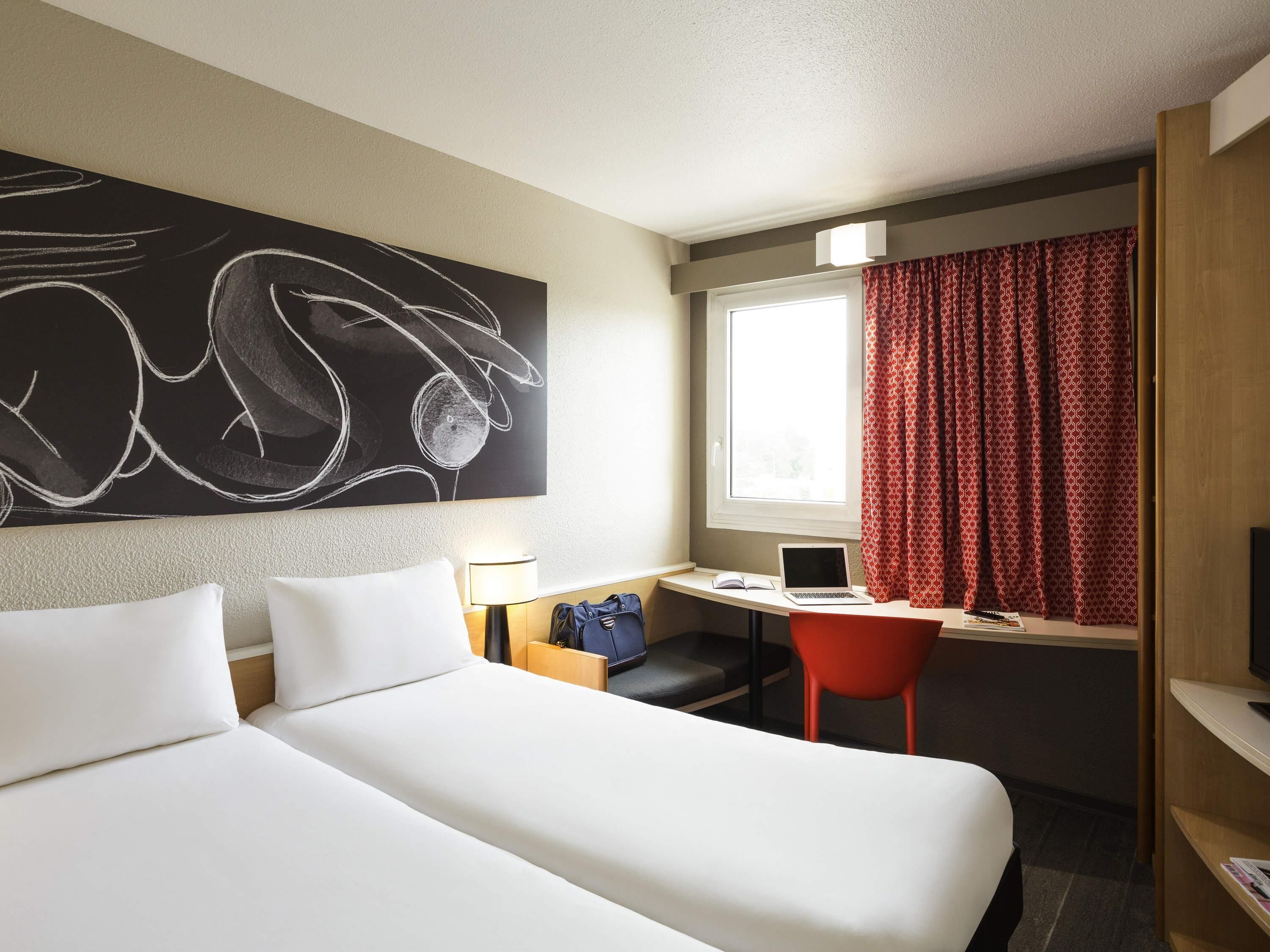 Chambre Standard Double ou avec lits jumeaux | 1 chambre, literie de qualité supérieure, surmatelas, bureau