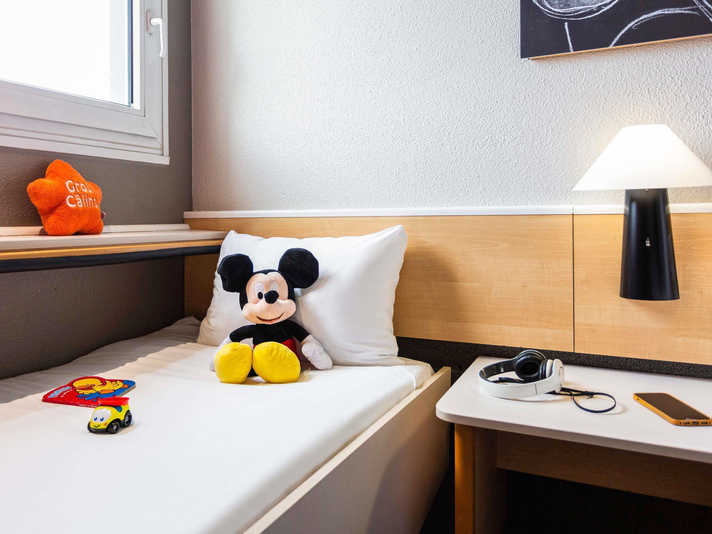 Double Room with Child Bed | 1 bedroom, premium bedding, pillowtop beds, desk