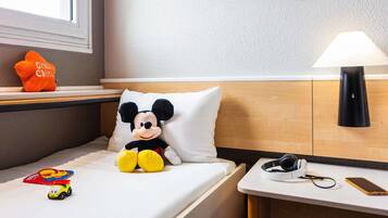 1 chambre, literie de qualité supérieure, surmatelas, bureau