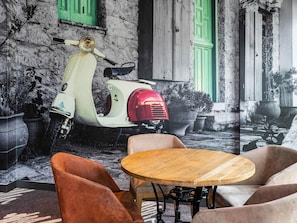 Lunch and dinner served  - ibis Bordeaux Pessac Route des Vins Hotel (Pessac)