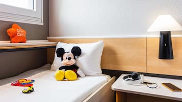 Double Room with Child Bed | 1 bedroom, premium bedding, pillowtop beds, desk