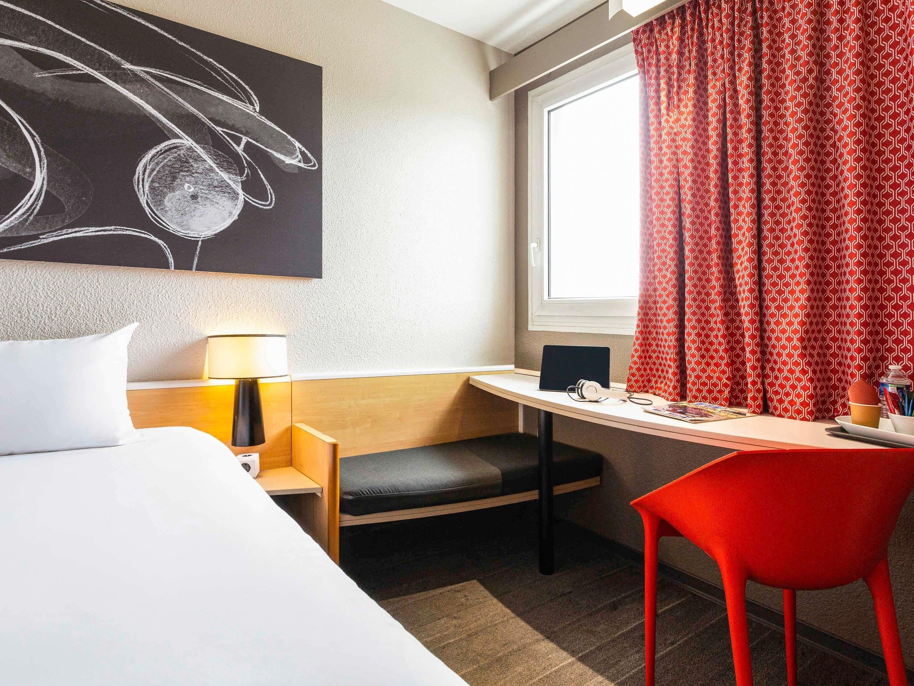 1 bedroom, premium bedding, pillow-top beds, desk