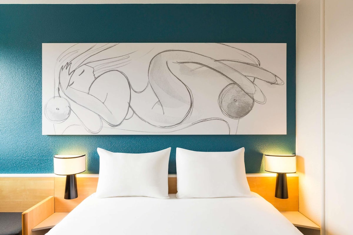 1 bedroom, premium bedding, pillowtop beds, desk