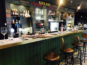 Bar (in der Unterkunft)