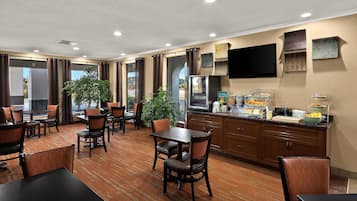 Sudah termasuk sarapan ala kontinental setiap hari