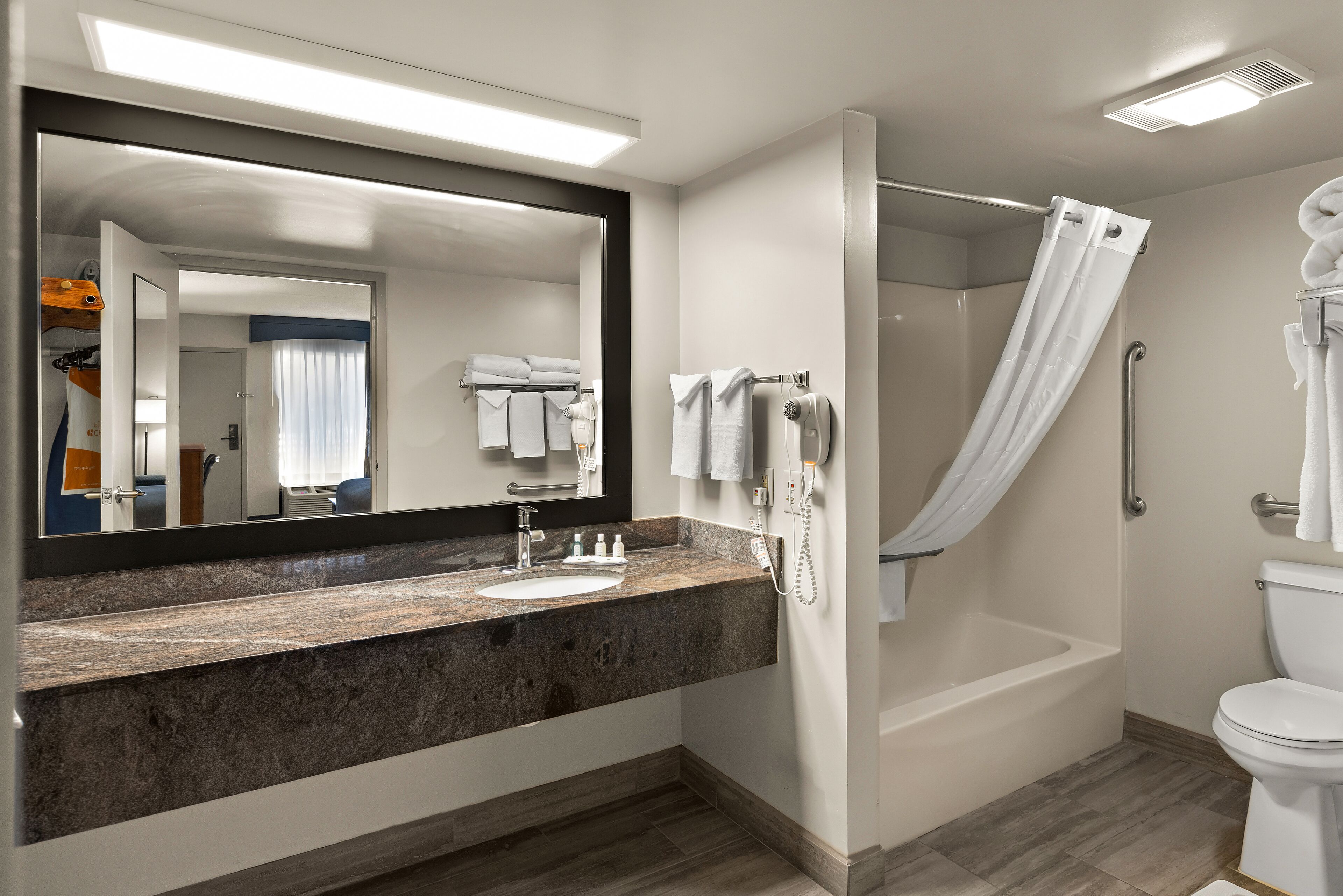 combined shower/bathtub, eco-friendly toiletries, hair dryer, towels