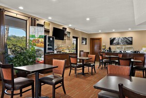 Desayuno continental gratuito y diario