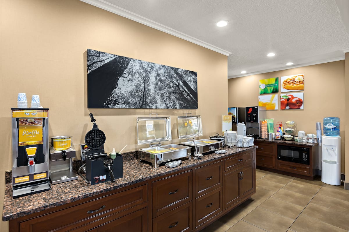 free daily continental breakfast