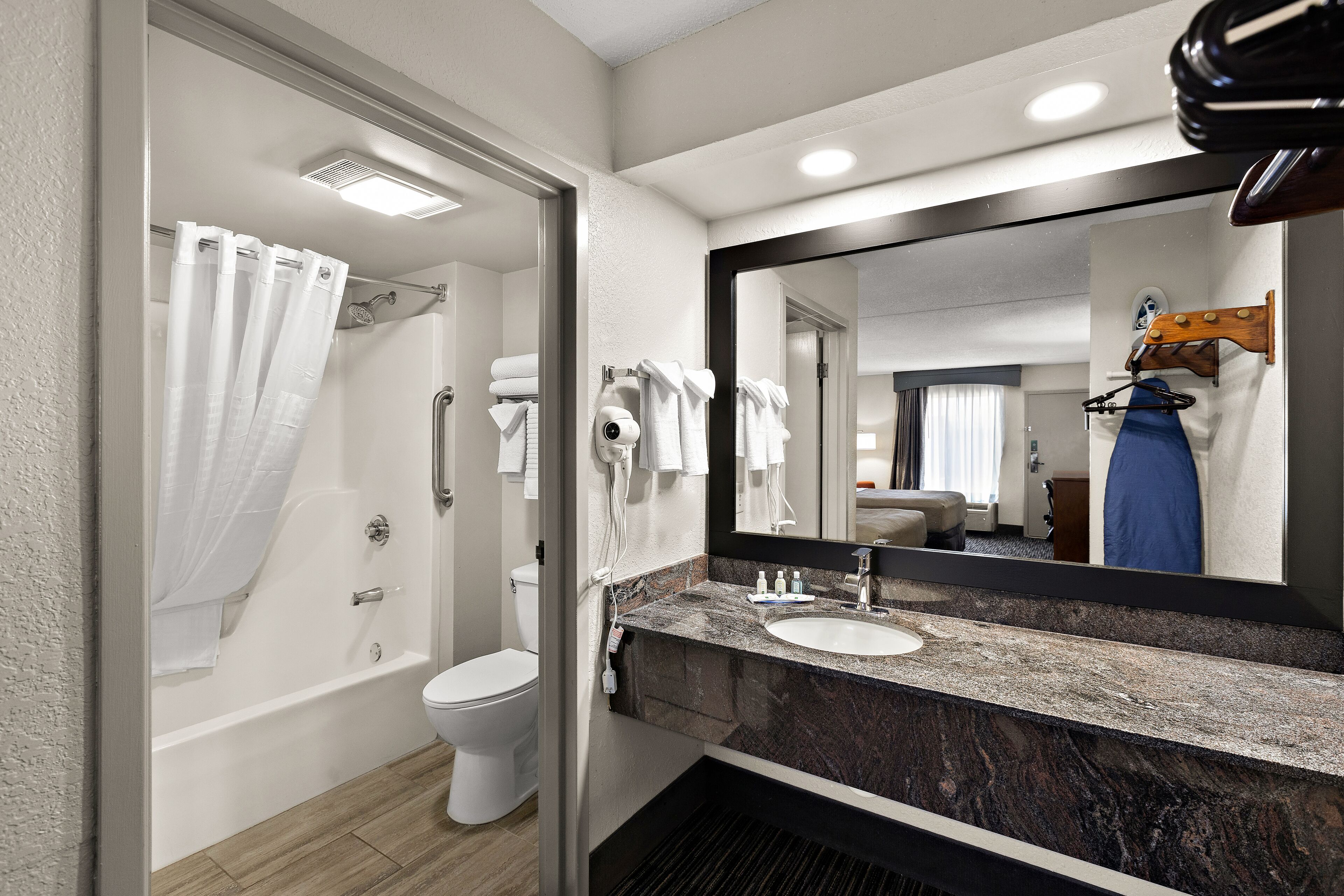 combined shower/bathtub, eco-friendly toiletries, hair dryer, towels