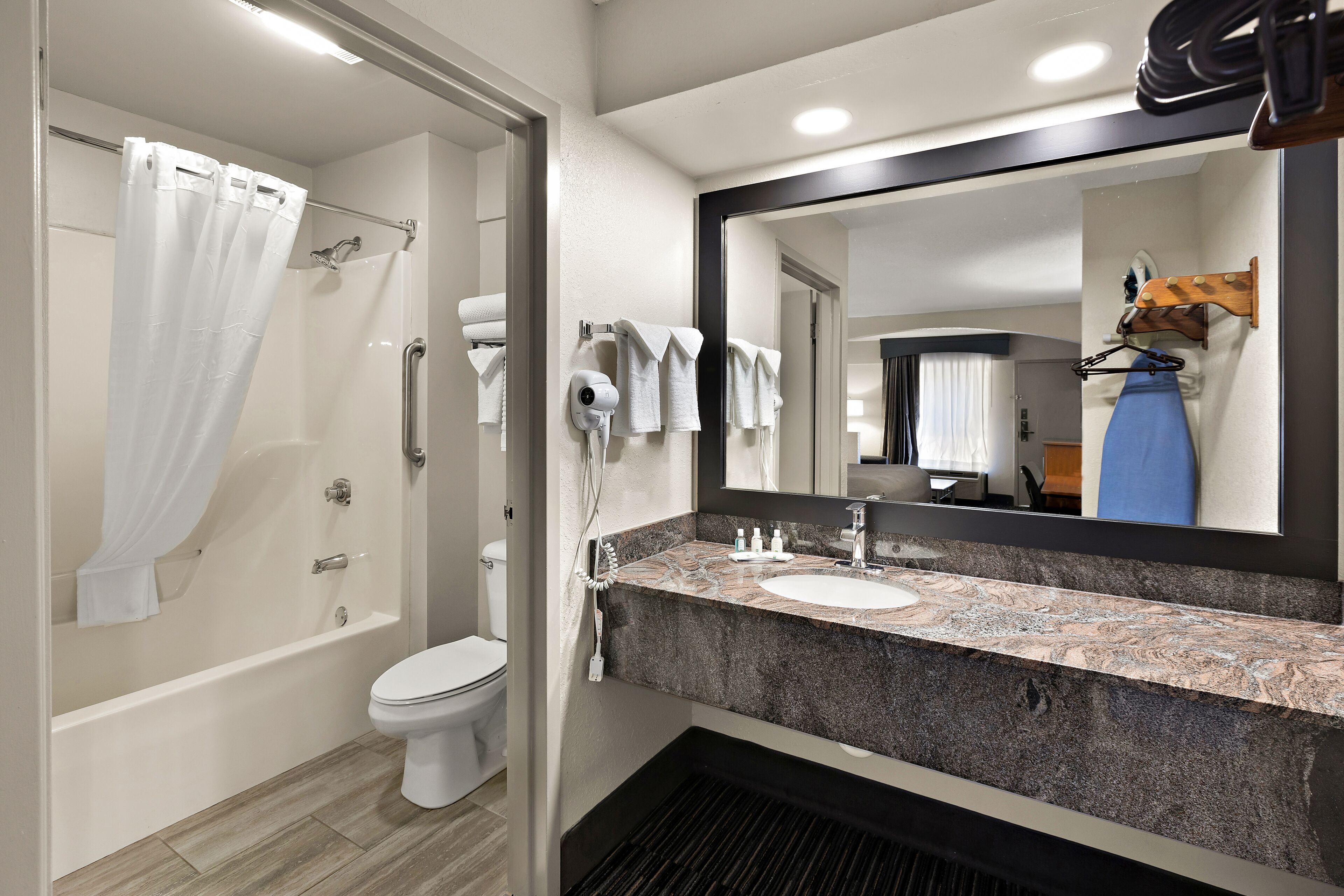 combined shower/bathtub, eco-friendly toiletries, hair dryer, towels