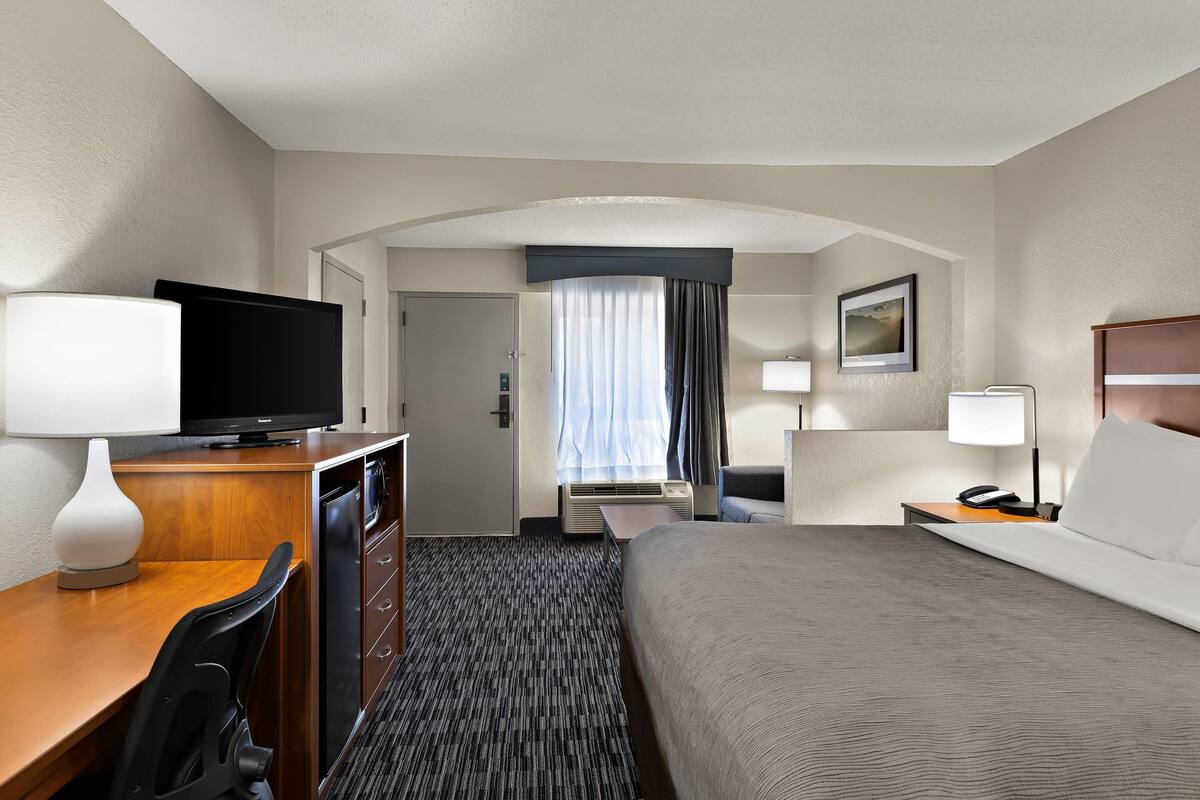 Room, 1 King Bed, Accessible, Non Smoking | Desk, laptop workspace, blackout drapes, iron/ironing board