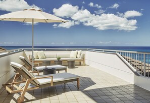 غرفة - تجهيزات لذوي الاحتياجات الخاصة (The Residence) | أغطية فراش متميزة وألحفة محشوة بالريش وأسرّة بطبقة علوية مريحة وميني بار