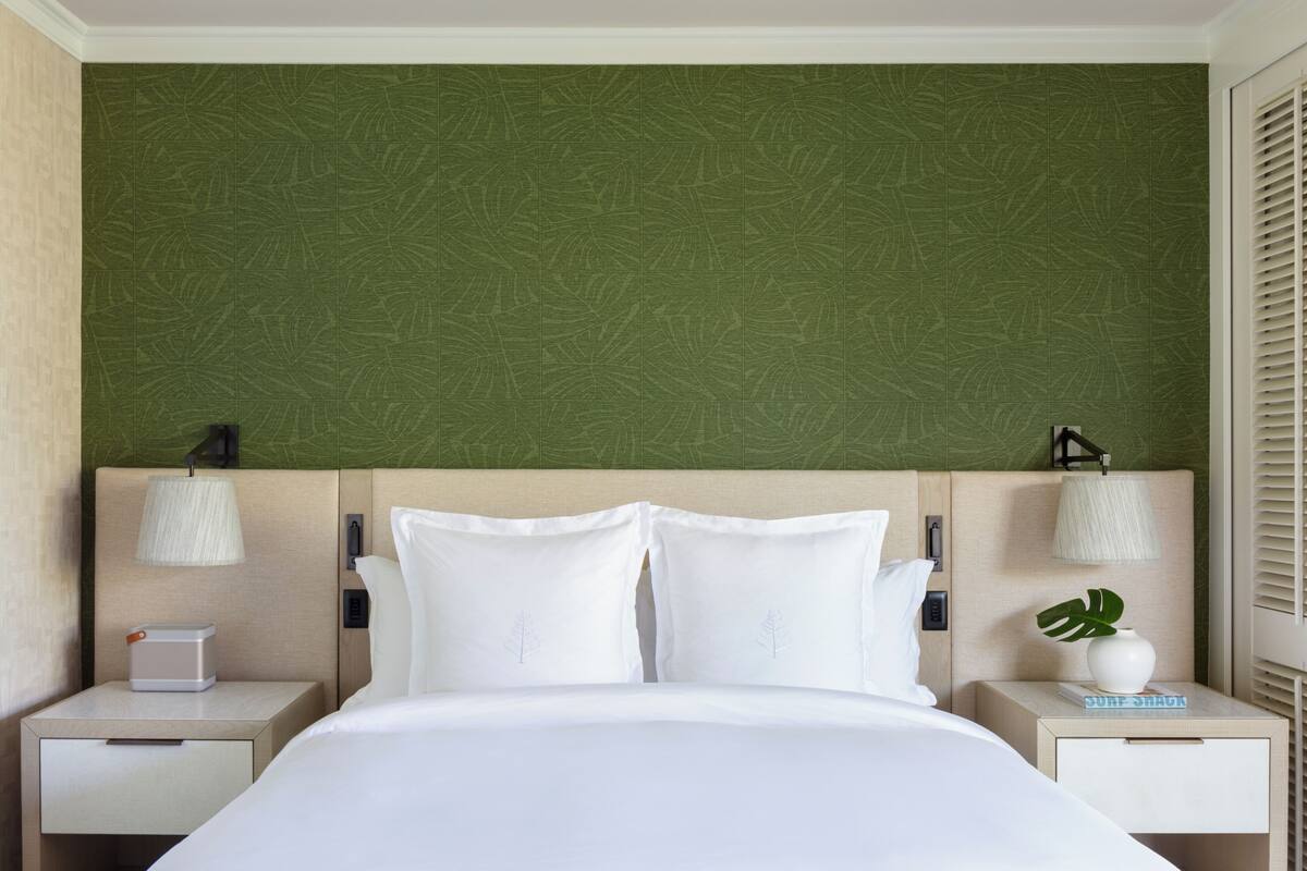 Hochwertige Bettwaren, Daunenbettdecken, Pillowtop-Betten, Minibar