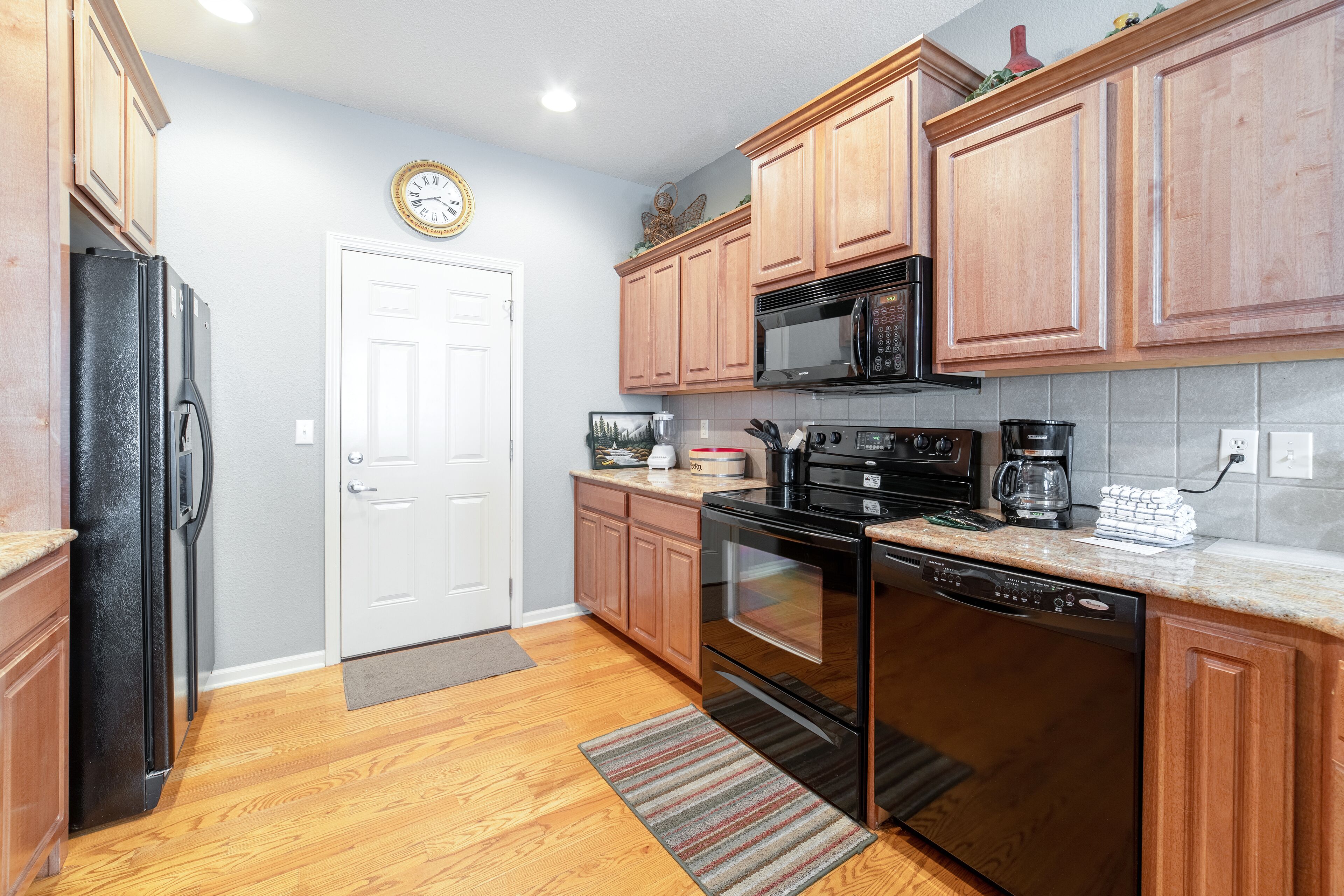 exclusive townhome, 5 bedrooms, jetted tub, resort view | private kitchen | full-sized fridge, microwave, oven, stovetop