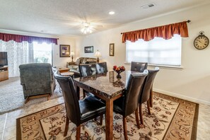 Family Condo, 2 Bedrooms, Terrace, Resort View | Dining room