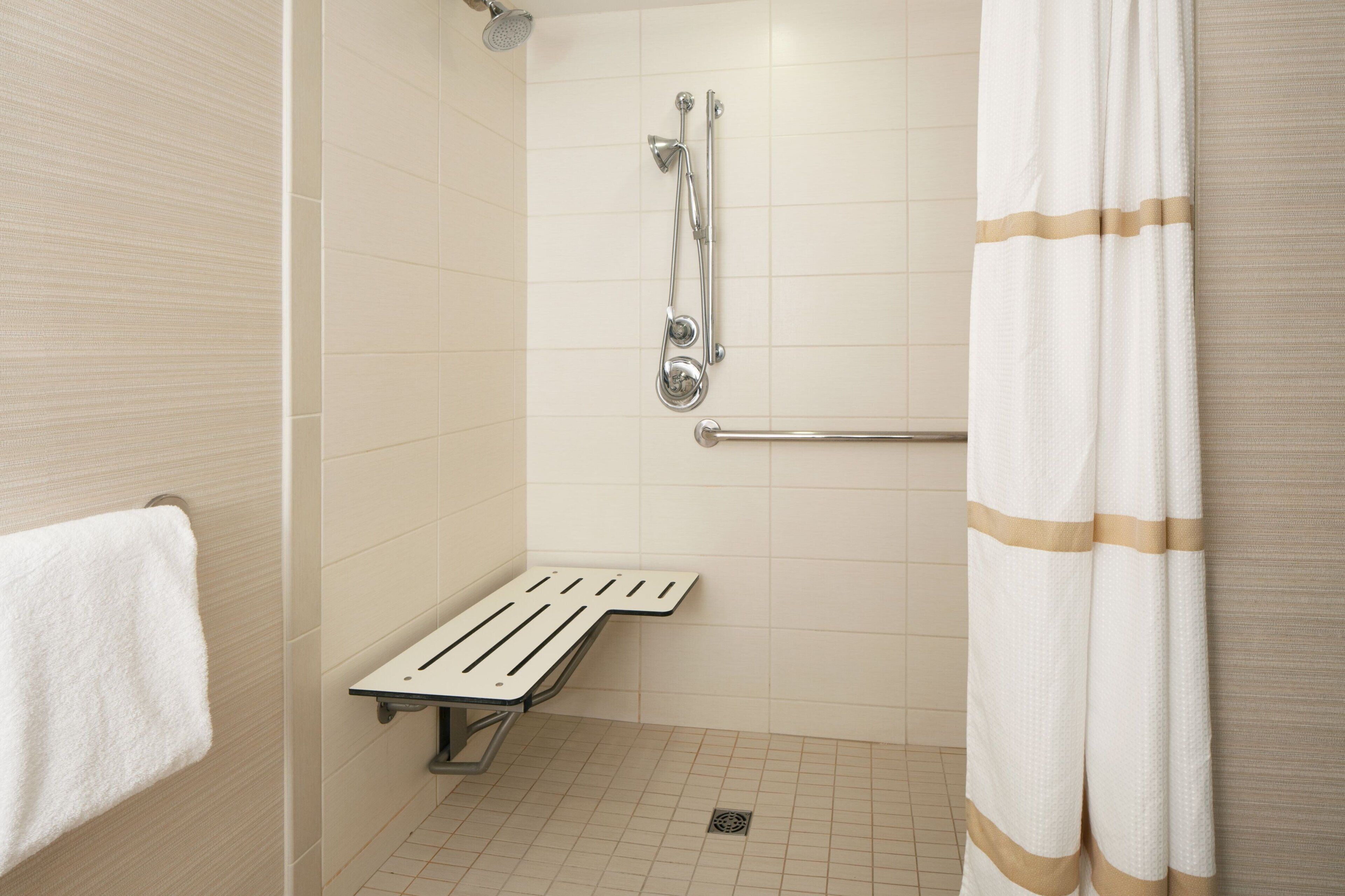 combined shower/bathtub, eco-friendly toiletries, hair dryer, towels