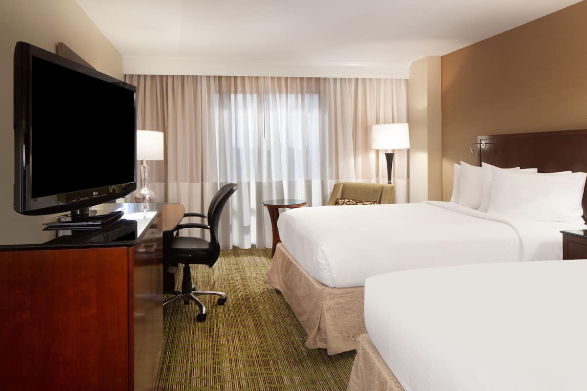 Premium bedding, in-room safe, desk, blackout drapes