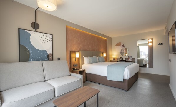 1 Schlafzimmer, Zimmersafe, Schreibtisch, Bügeleisen/Bügelbrett