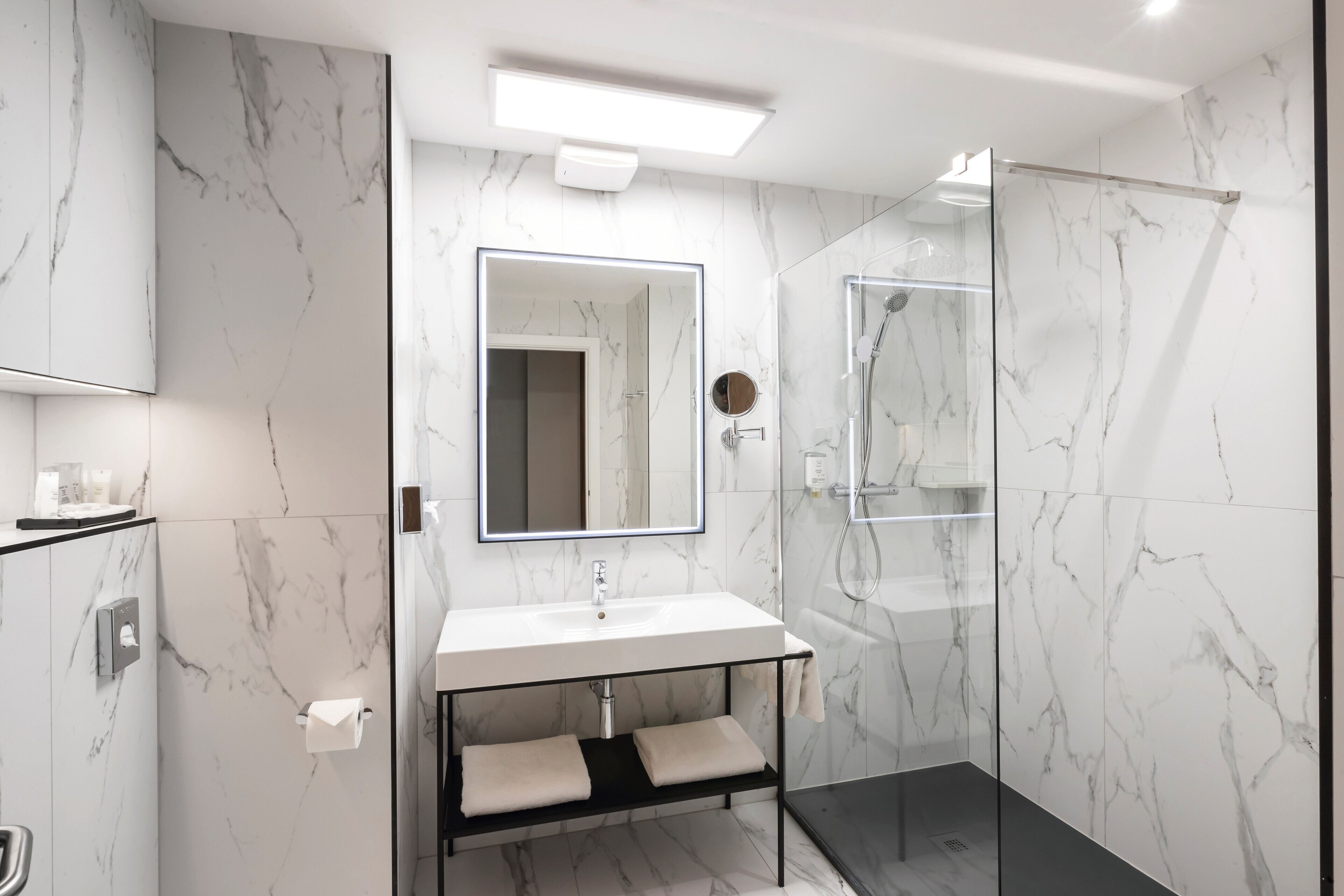 deluxe superior twin | bathroom | shower, eco-friendly toiletries, hair dryer, towels