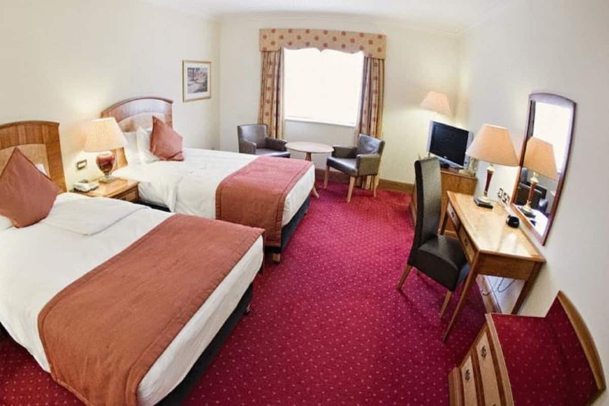 1 bedroom, in-room safe, desk, iron/ironing board