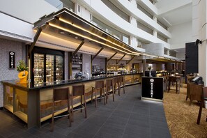 8 restaurants, breakfast, lunch, dinner served; Italian cuisine