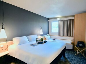 Desk, laptop workspace, soundproofing, free WiFi - ibis Nantes La Beaujoire Parc Expo (Nantes)