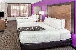 Premium bedding, desk, iron/ironing board, free cribs/infant beds - La Quinta Inn & Suites by Wyndham Lubbock West Medical Centr (Lubbock)