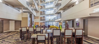 La Quinta Inn & Suites by Wyndham Lubbock West Medical Centr