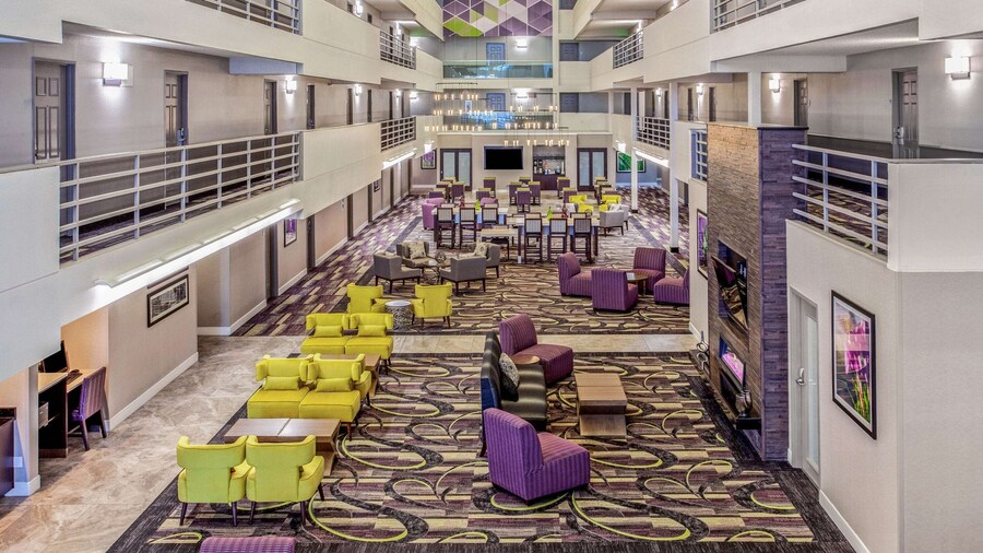 La Quinta Inn & Suites by Wyndham Lubbock West Medical Centr