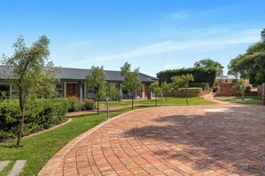 SUPERIOR QUEEN ROOM WITH GARDEN VIEW (1 X QUEEN BED) | Vue sur le jardin
