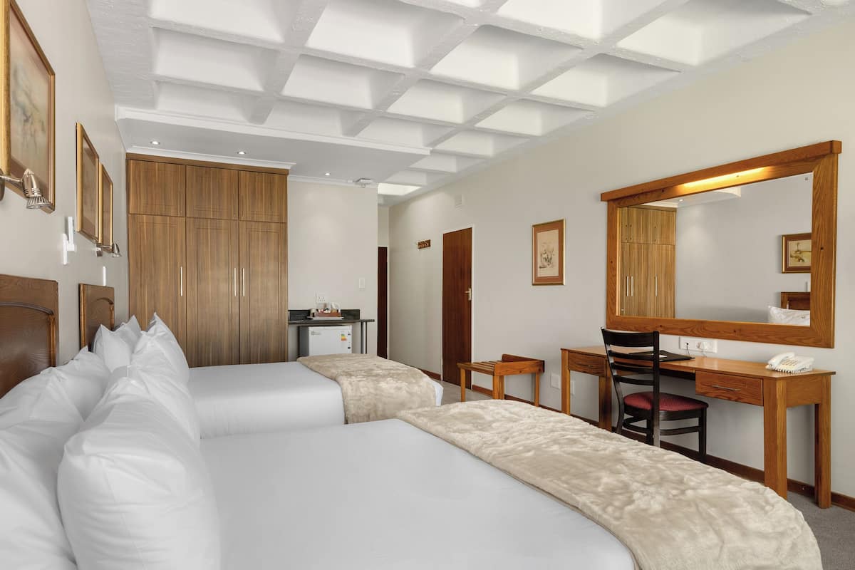 business single room | premium bedding, in-room safe, desk, iron/ironing board