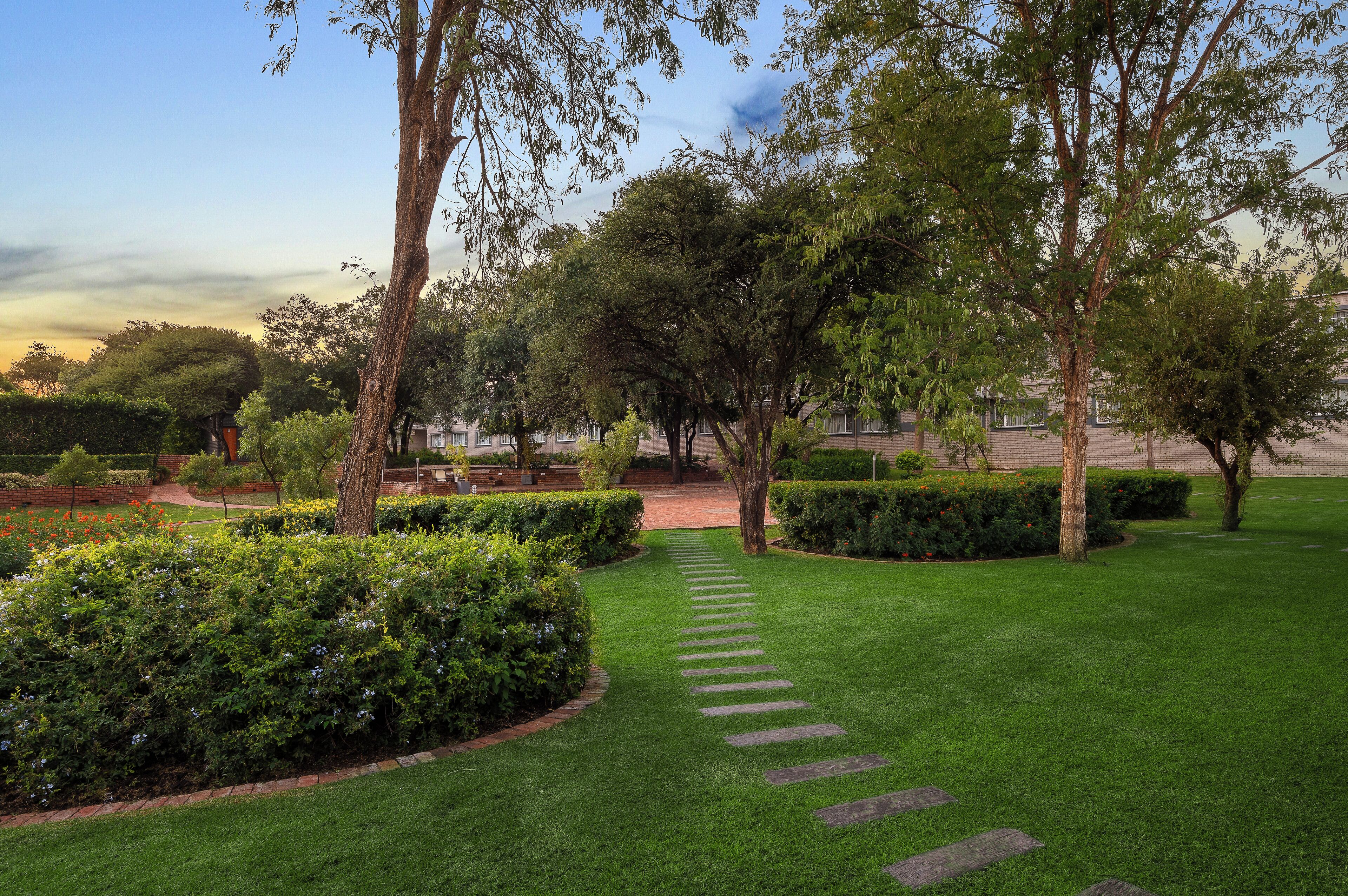 SUPERIOR QUEEN ROOM WITH GARDEN VIEW (1 X QUEEN BED) | Premium bedding, in-room safe, desk, free WiFi