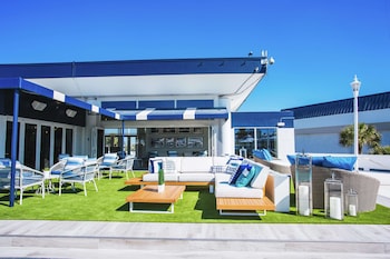 3 restaurants, breakfast served at Bahia Mar Ft. Lauderdale Beach- a DoubleTree by Hilton Hotel