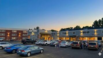 Fachada del alojamiento - Noche