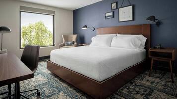 Zimmersafe, Schreibtisch, laptopgeeigneter Arbeitsplatz