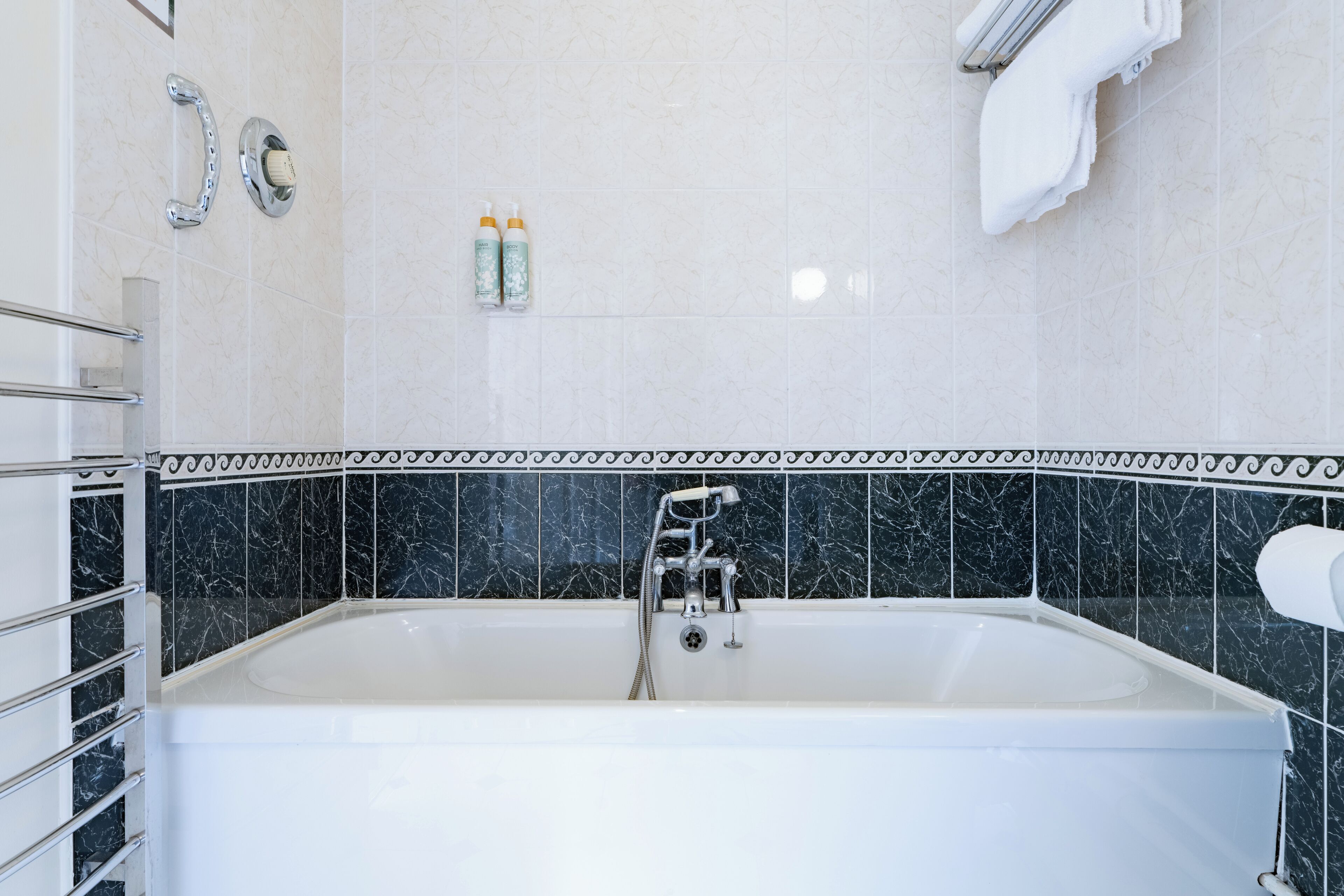 heritage four poster bedroom | bathroom | free toiletries, hair dryer, towels