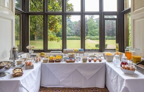 Buffet déjeuner (17.50 GBP par personne)
